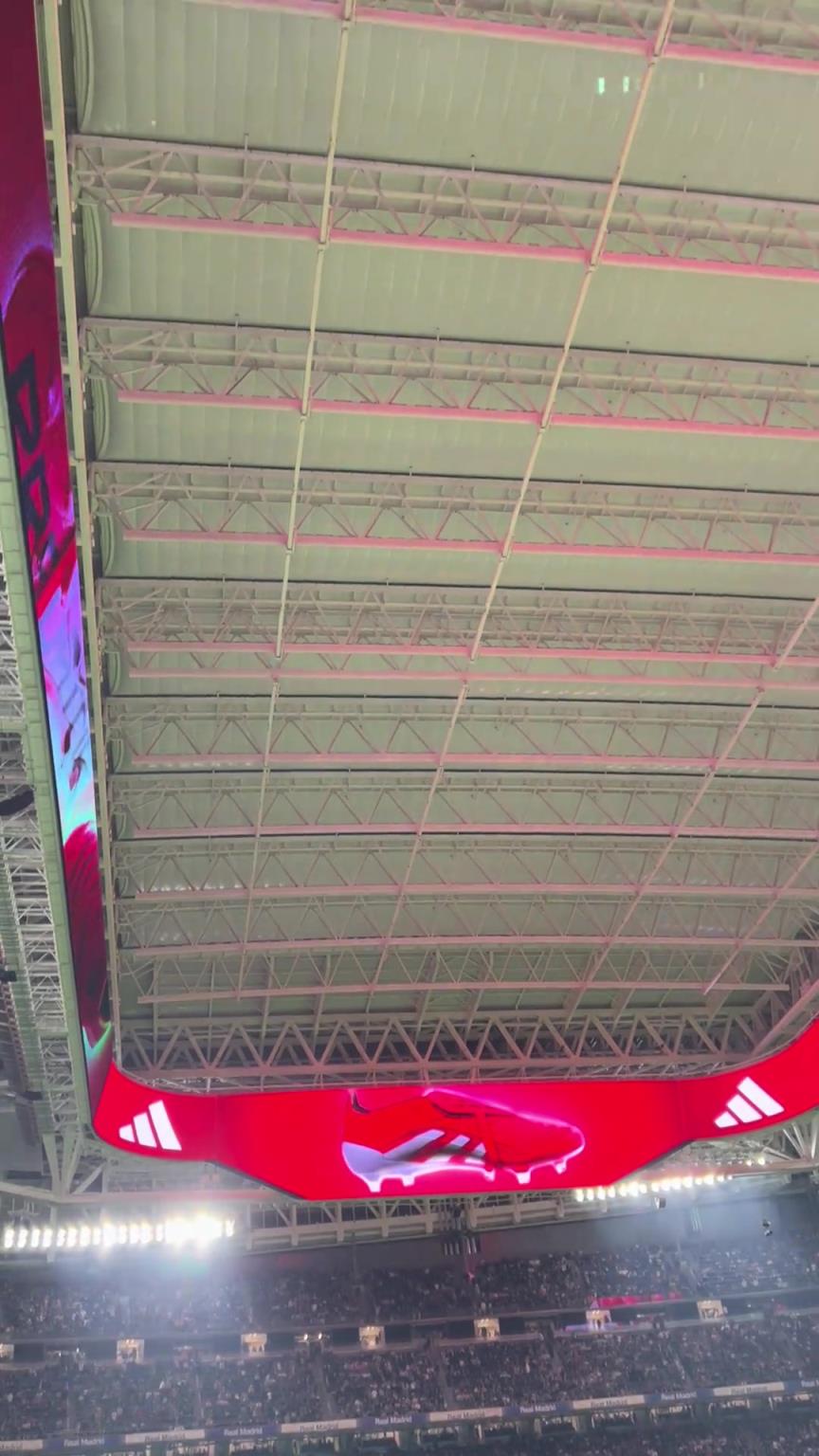 球迷：开始做法皇马秘密升级灯光系统，伯纳乌将变身科幻片场