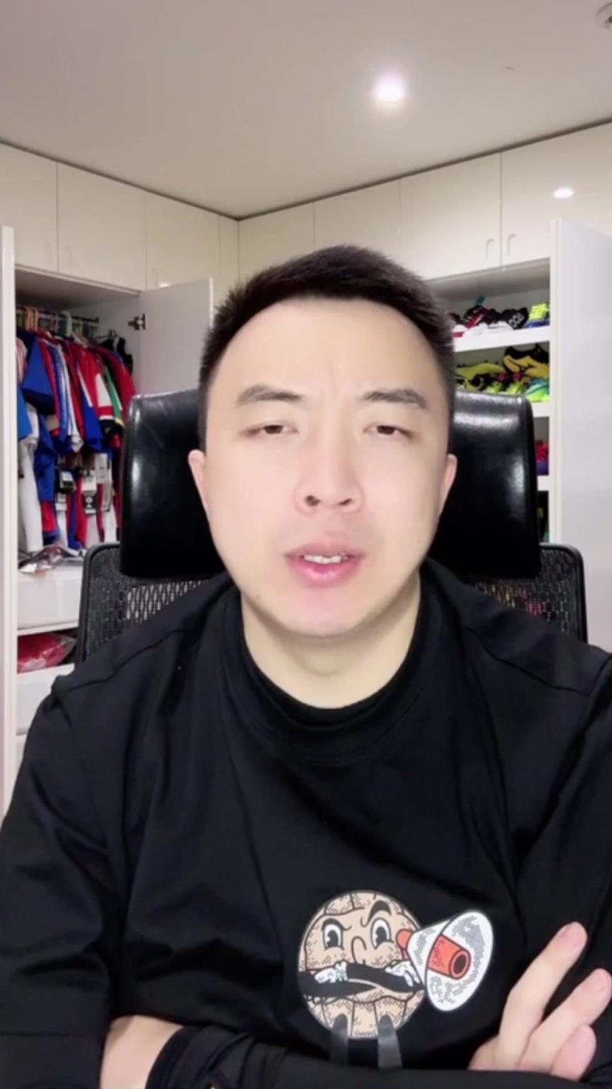 媒体人分析塞鸟未上原因：少一人只能上防守中场 上进攻型的没用