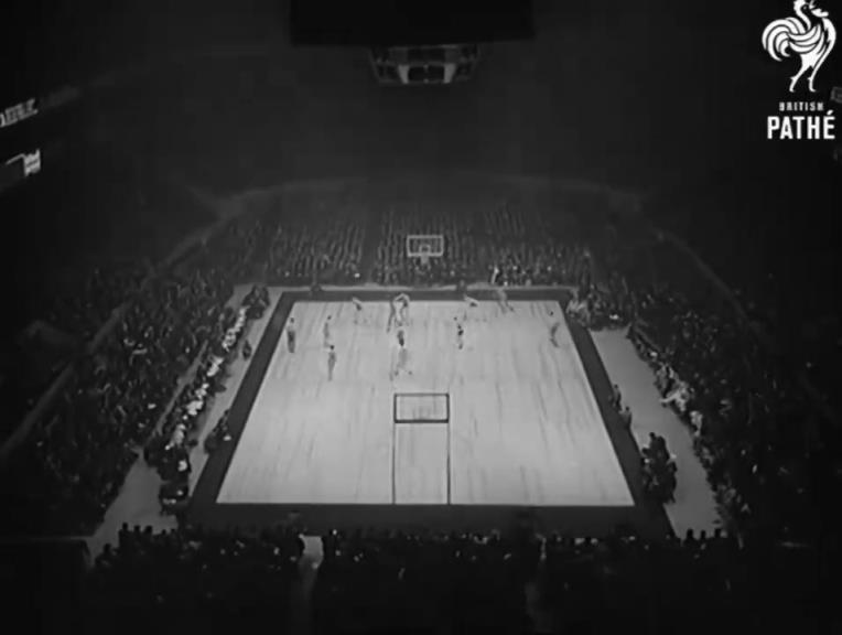 跟你们小区比如何？1939年的篮球，各种投篮姿势层出不穷！