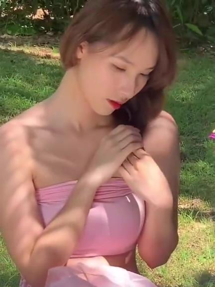 你有没有见过我眼里都是你的样子~足球主持姚安妮拍写真