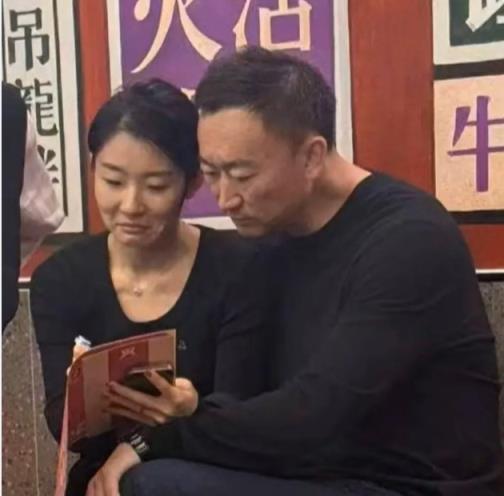 刘维伟老婆晒刘维伟和小三的合照：谢谢球迷提供的证据 正义必胜