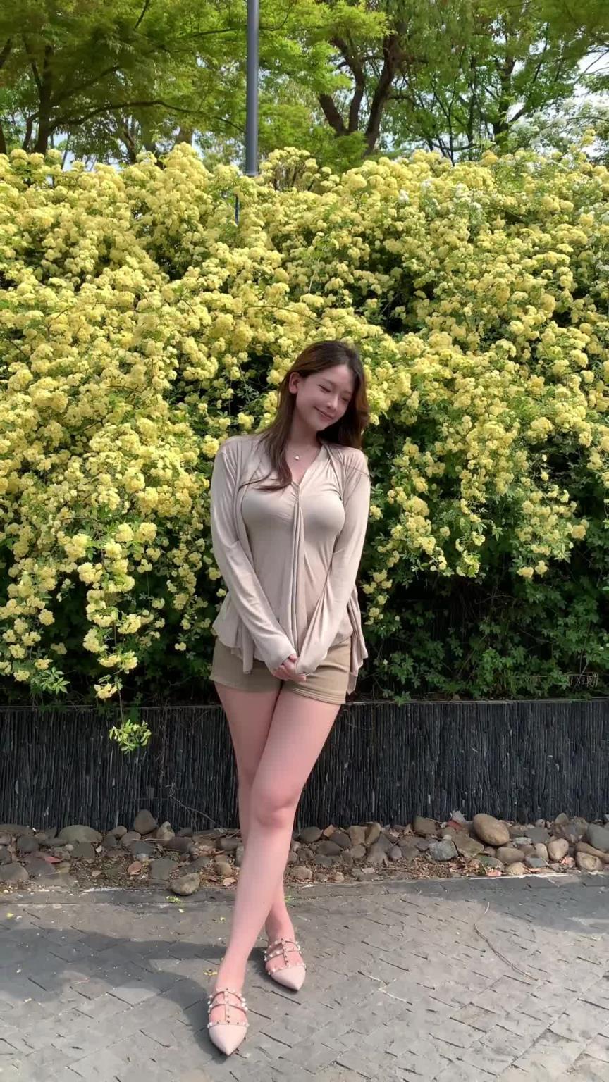 孕味十足！椰子晒生活视屏：故事的小黄花