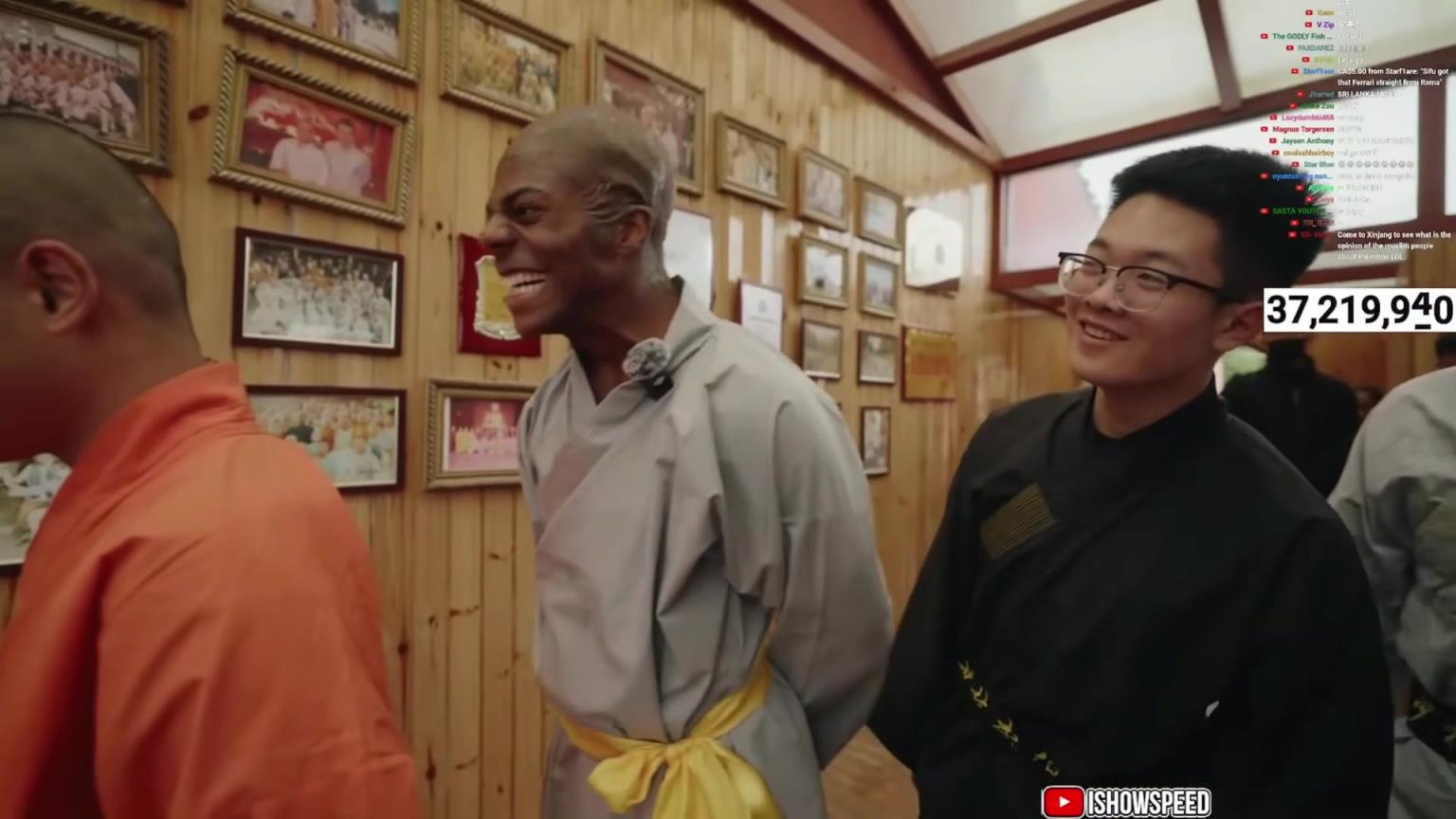 这是光头还是“异形”甲亢哥到少林寺出家啦，看着有点懵