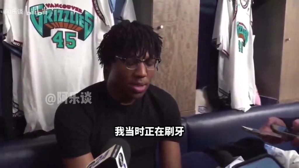 文本段！GG杰克逊：我正在刷牙，我的朋友跟我说，你的教练下课了