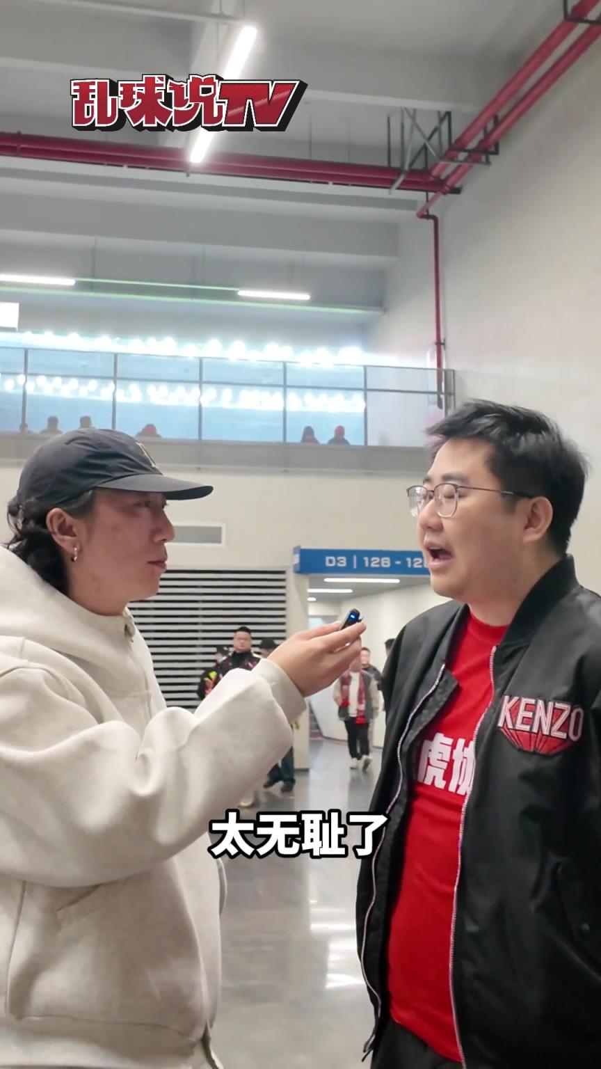蓉城失利，赛后球迷采访：“我们球队的防守太糟糕了！”