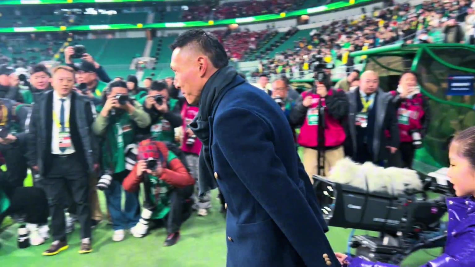 于大宝退役仪式⚽️还能听见球迷高喊：“大宝天天见！”
