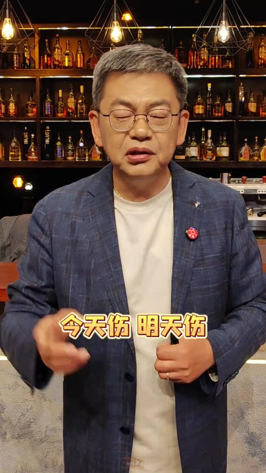 苏群谈马龙被裁：闻所未闻 一群毛头小子输球就怪冠军教头