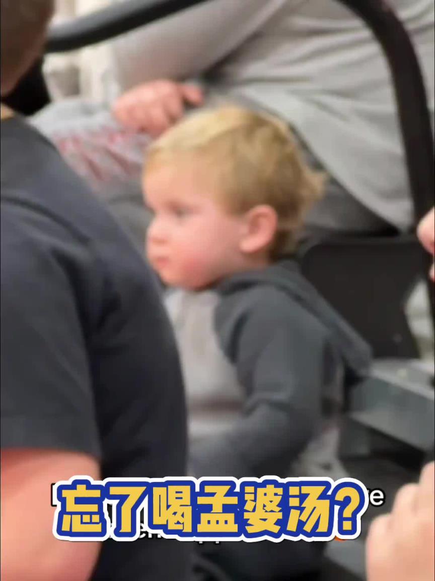 在这个把握不住尿的年龄，他居然看懂了球