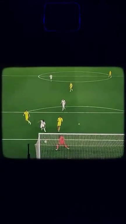 安切洛蒂晒皇马欧冠逆转时刻配文：Hala Madrid