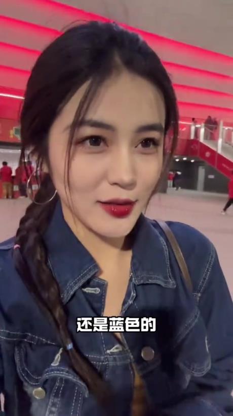 美女球迷：我说上海是中国足球氛围最好的城市，没人反对吧？