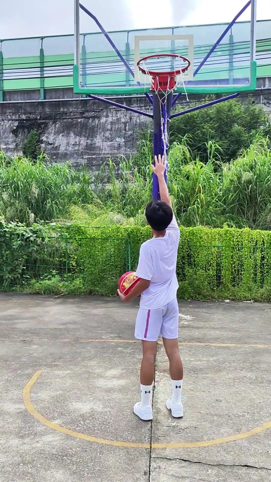 现在学生都这么打球吗？