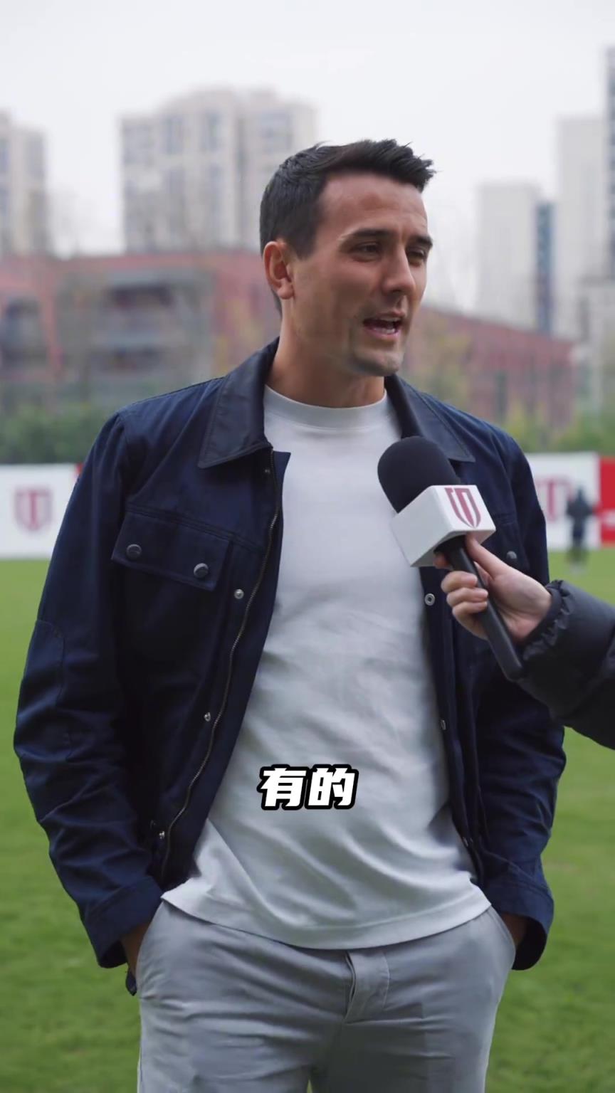 成都蓉城快问快答:小时候有在墙上贴过球星的海报吗?