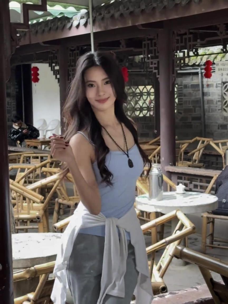 美女篮球解说盼盼：乖都是装的 吸引你的手段罢了