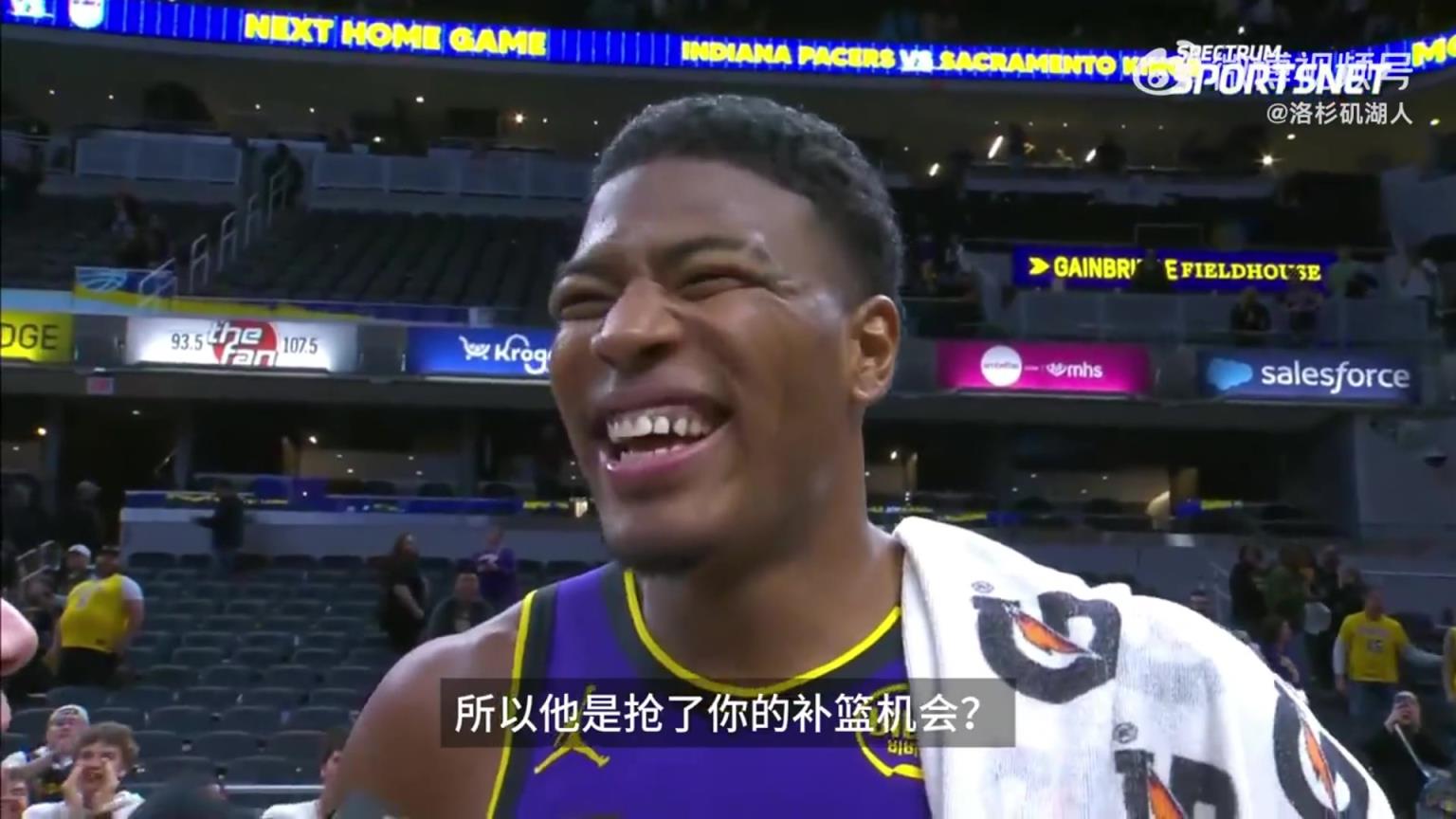 锁喉的原因？八村：我也在冲板所以清楚绝杀有效！老詹抢了我的绝杀