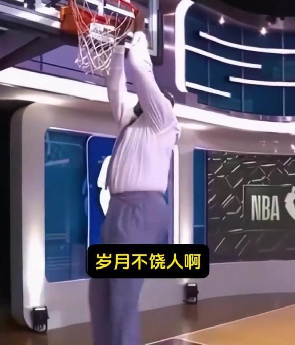“岁月不饶人”50岁的奥尼尔扣篮都很艰难，20岁的他篮筐为之颤抖