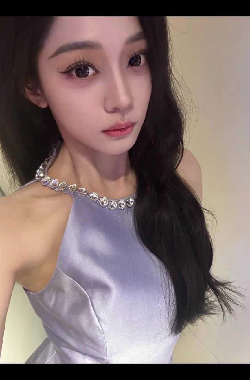 确实有韵味啊！美女主播婧雯：妹妹说紫色很有韵味~