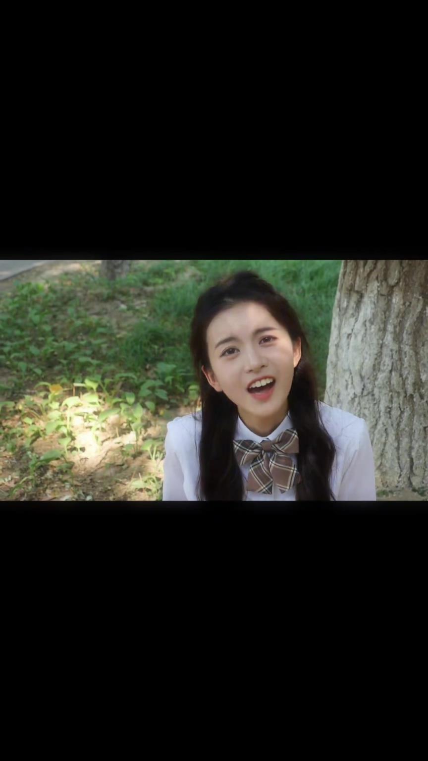 满是青春气息腾讯女主播炼炼：那年夏天，大二校园回忆镜头~