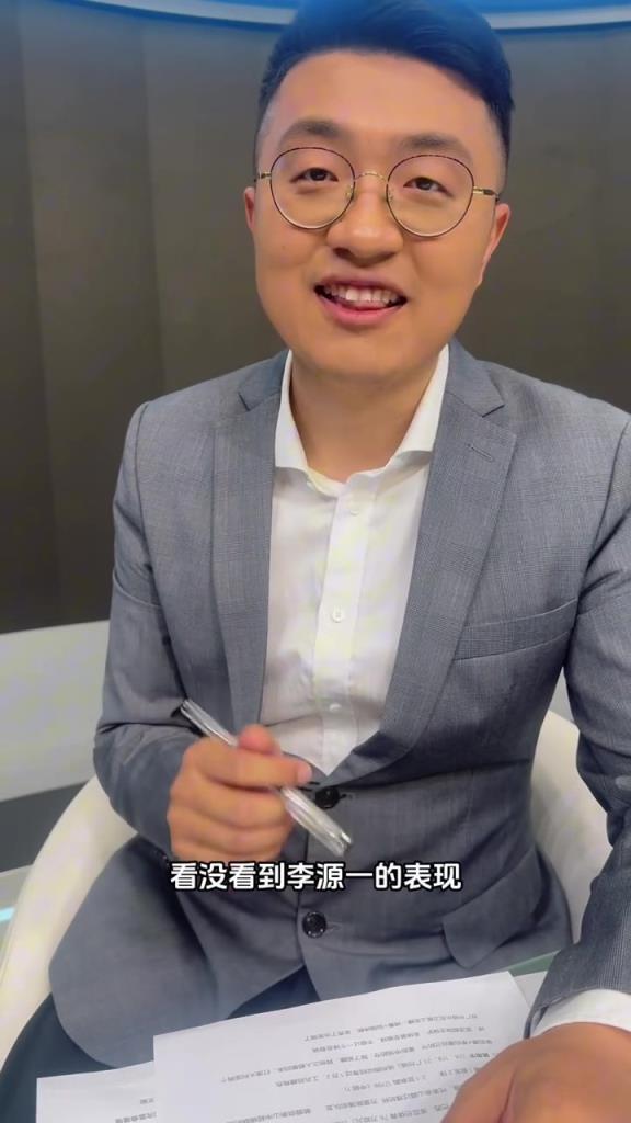 解说员：伊万先生，别琢磨了，招李源一吧！