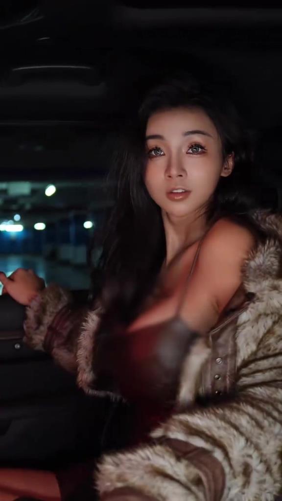 张曼源如此炸裂的身材确实得打码，中国卡戴珊名不虚传！