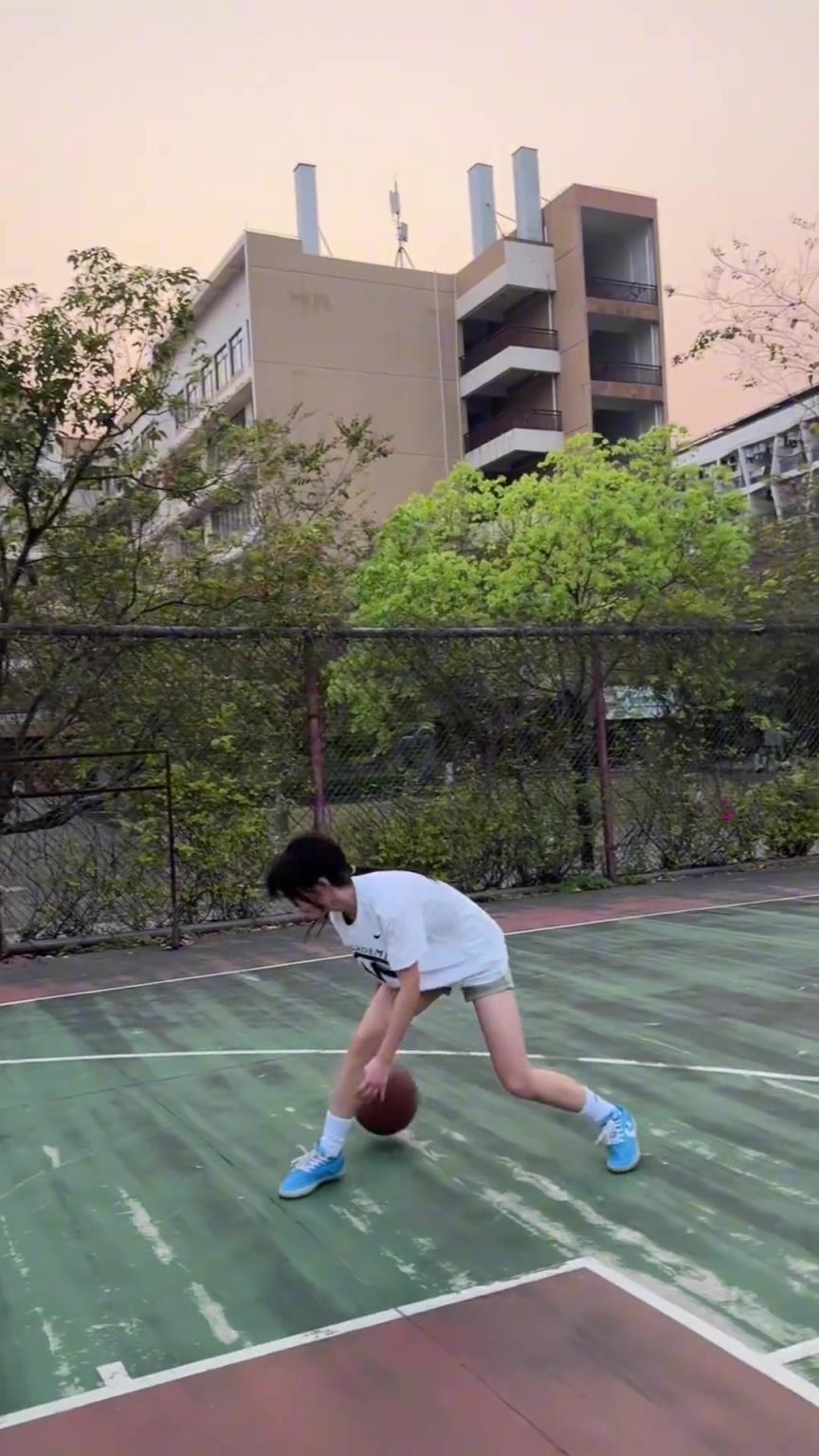 这还打啥球，我就搁后面吹小香风~