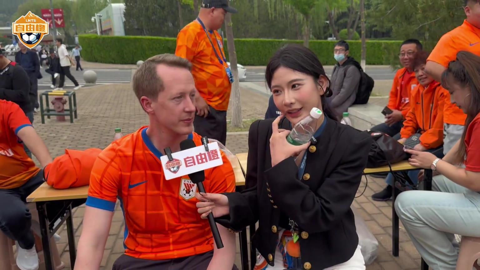 好家伙️！英国球迷也是山东泰山死忠粉