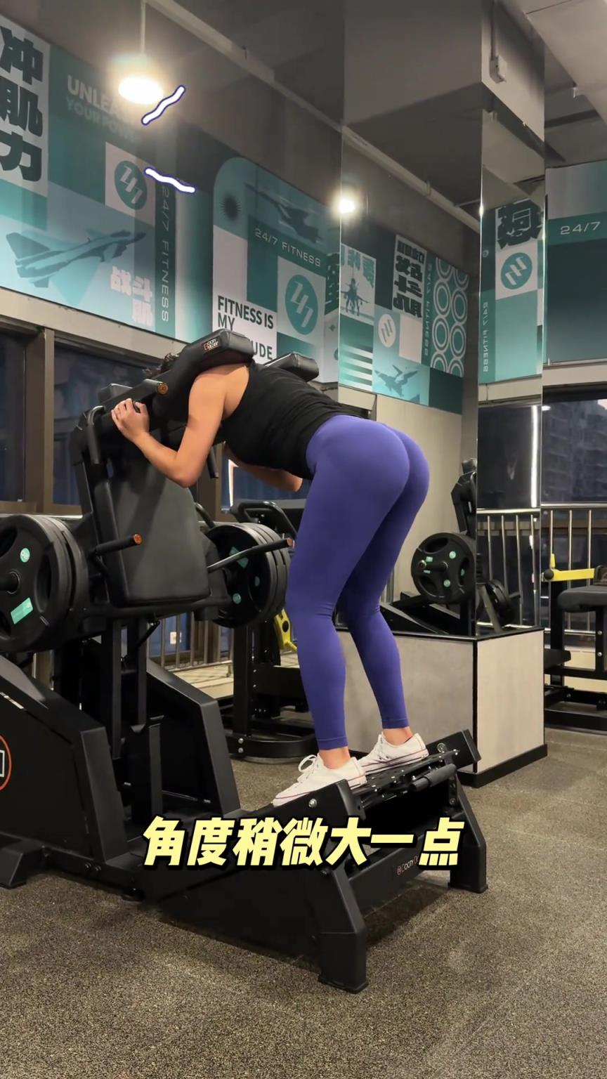 张曼源分享健身房练臀日常：臀大不建议穿三角裤