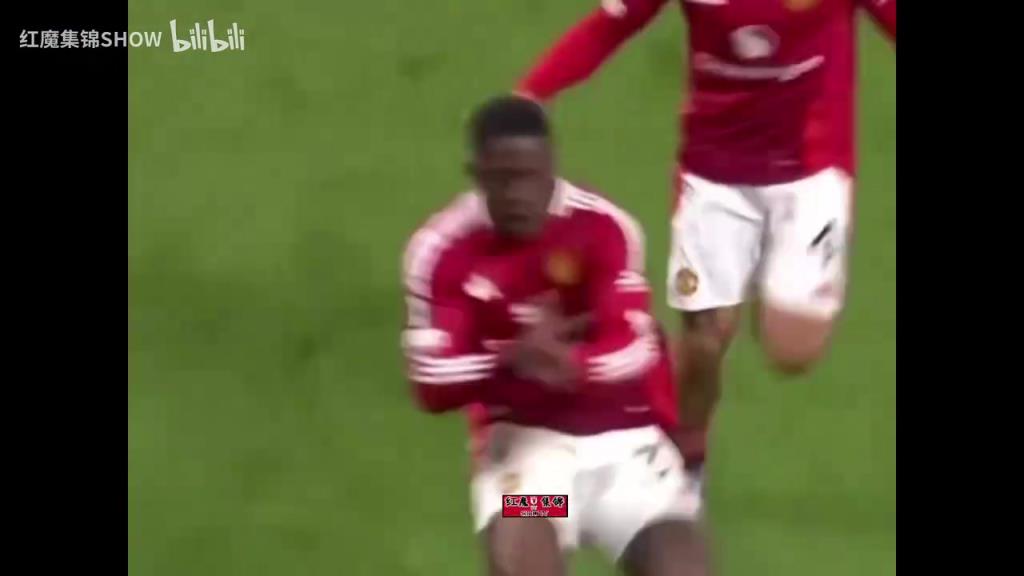 GGMU！看台上的老爵爷是否想起了当年执教曼联的感觉？