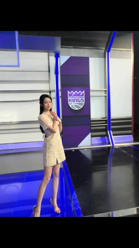 女主播辰辰：快乐下班~勇士4人得20+休息8天是不是在卷