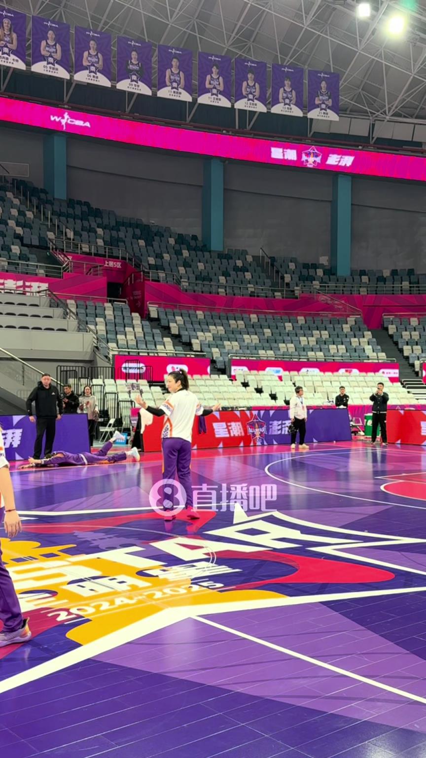 WCBA南区全明星logo三分挑战 李梦一击制胜成最终赢家