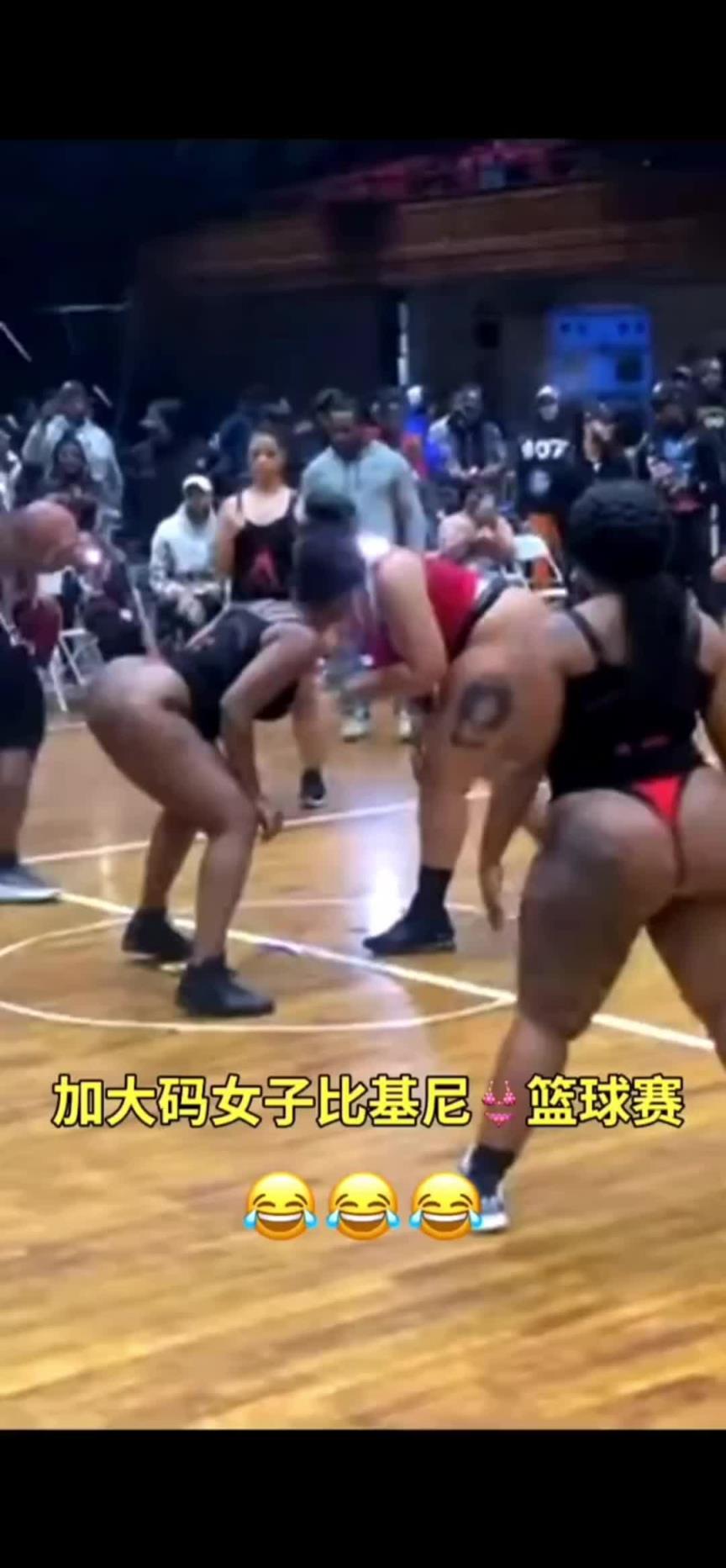 没想到女子比基尼篮球赛强度这么大