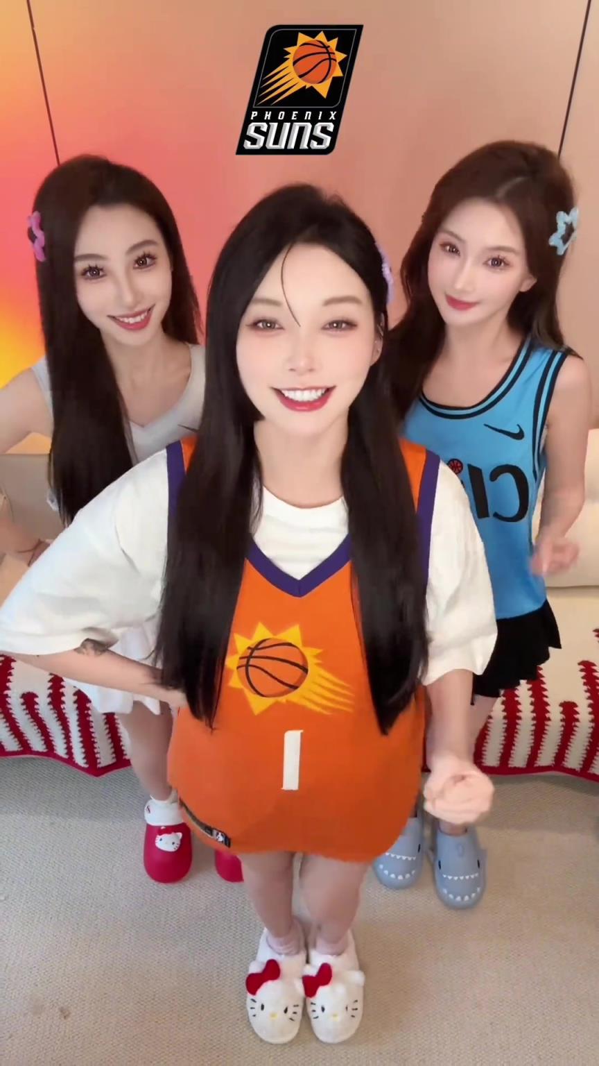 女主播小太阳生娃后回归岗位，备战季后赛了
