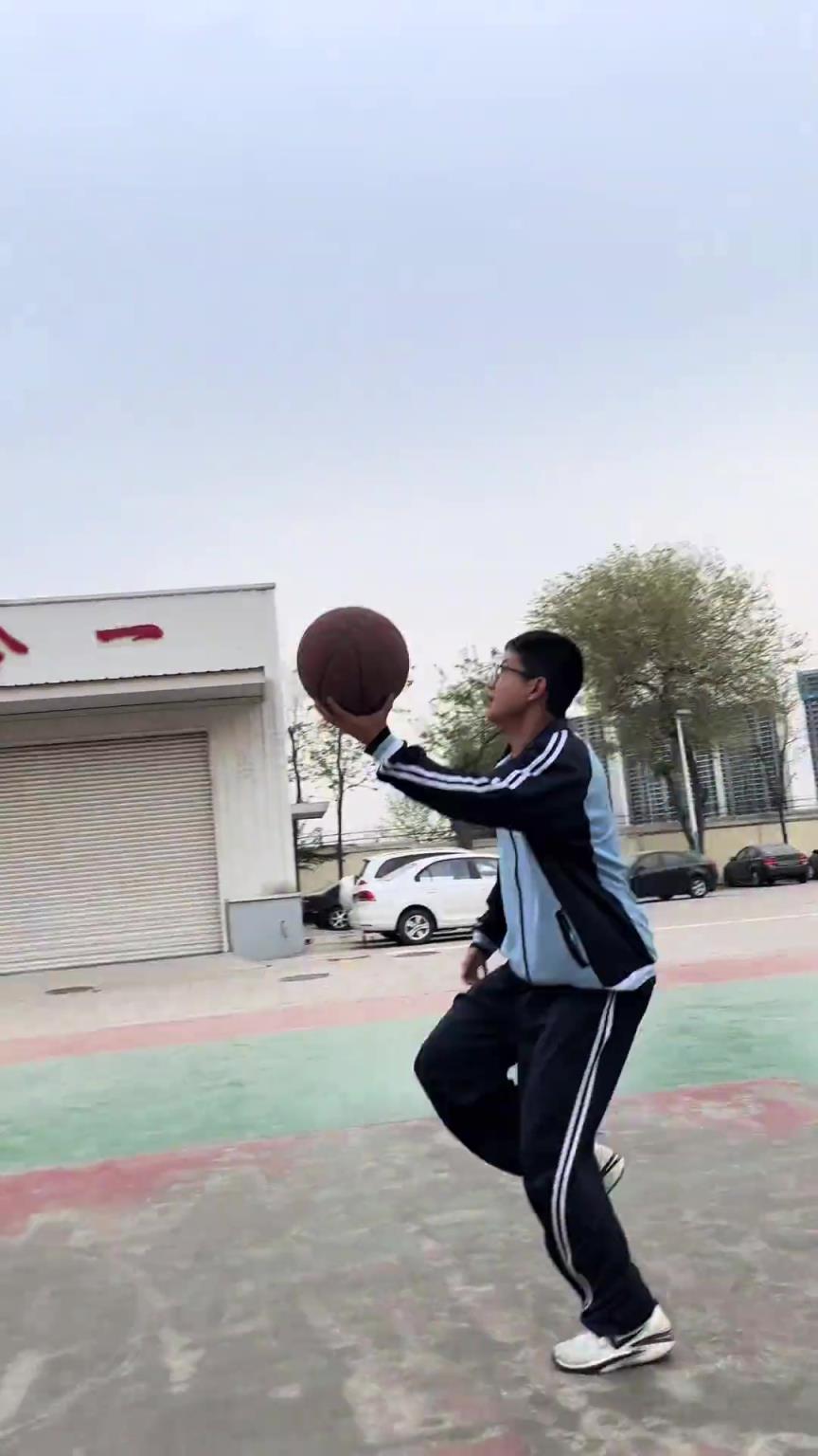 为什么一副球霸的样子却打出这种球风？