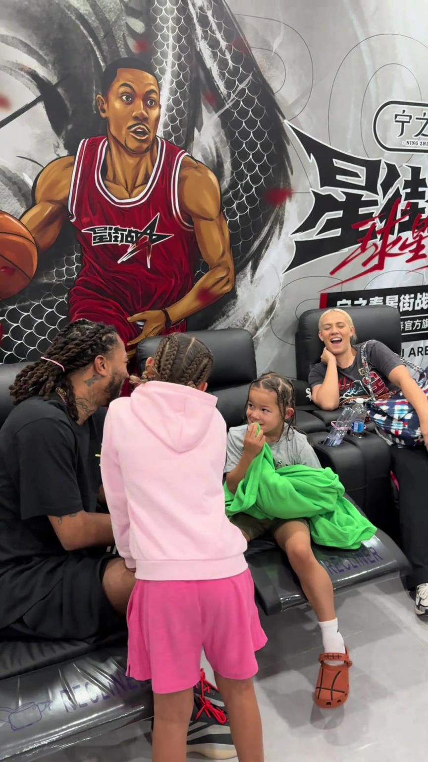 “以双膝与恶魔签订契约，换取年少时的成名”...