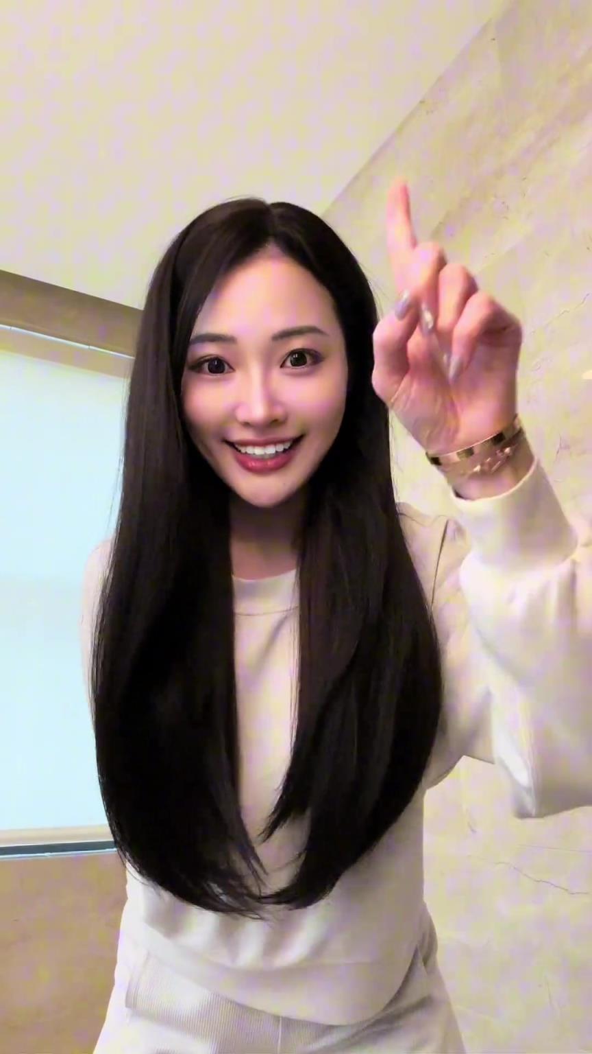 前方美女记者孟超晒训练视频：勇士训练现场全员狂投三分