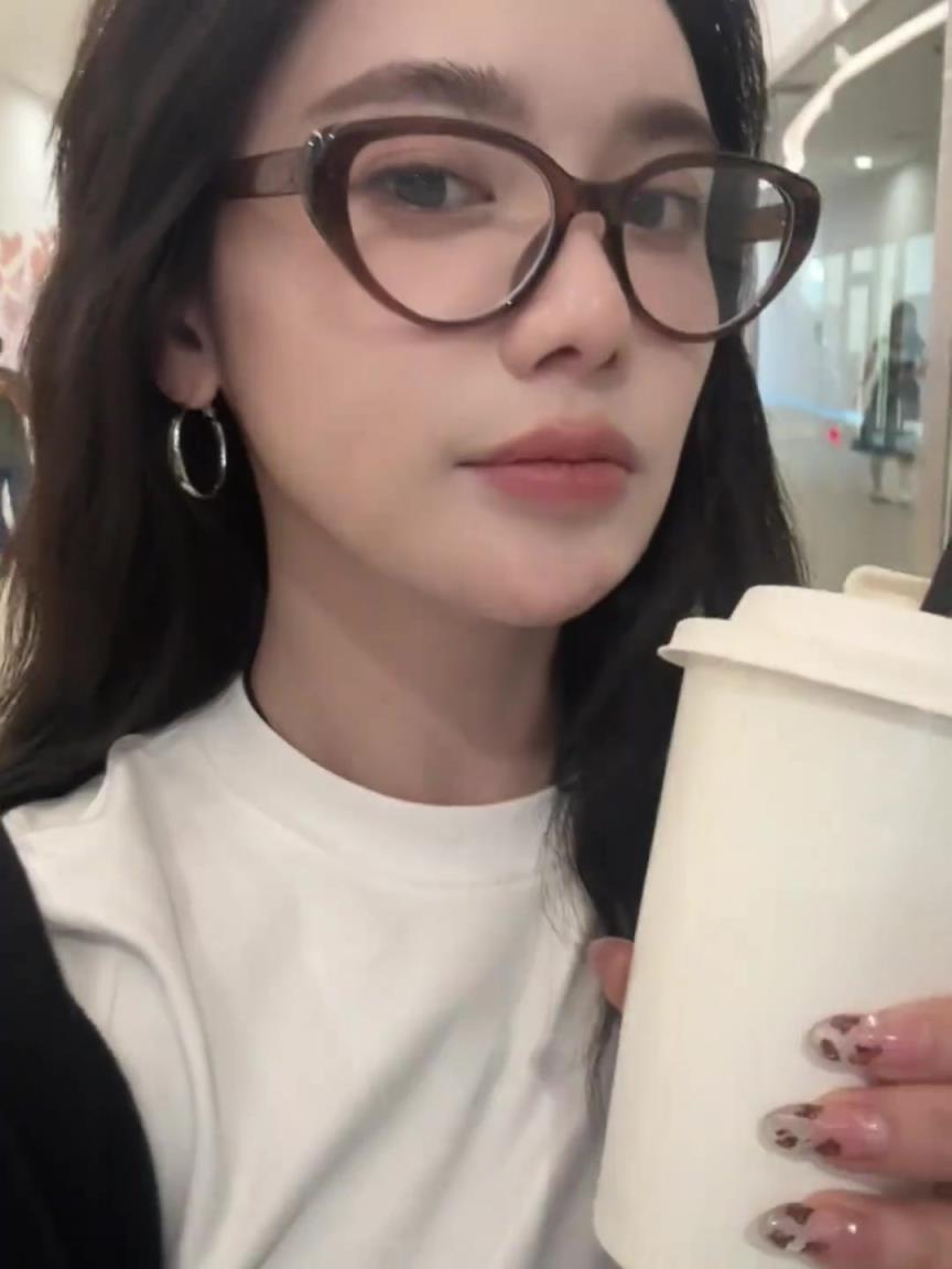 湖人还在战斗，美娜怎么先放假去了？？