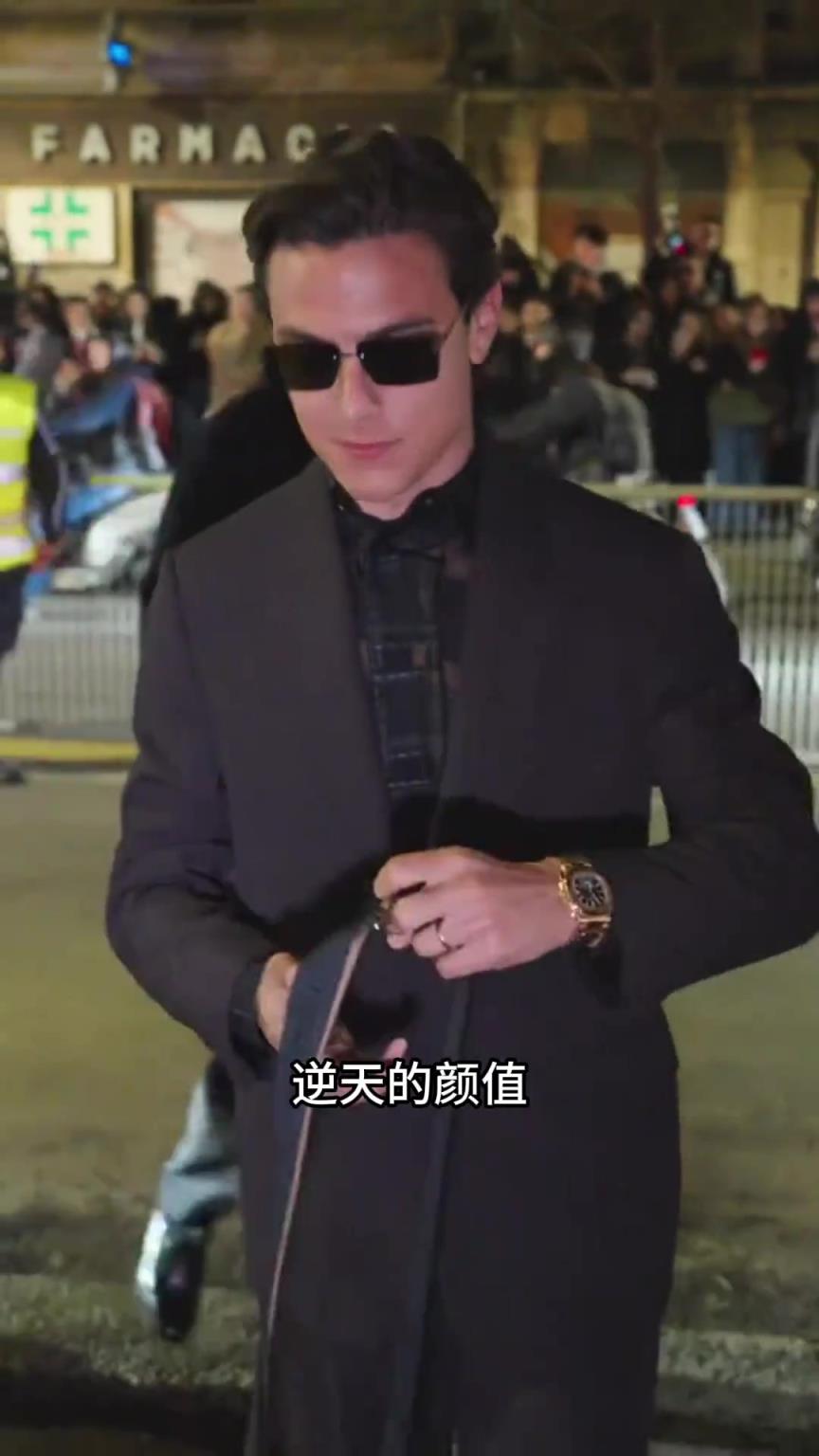 迪巴拉还是别踢球了，直接做模特吧