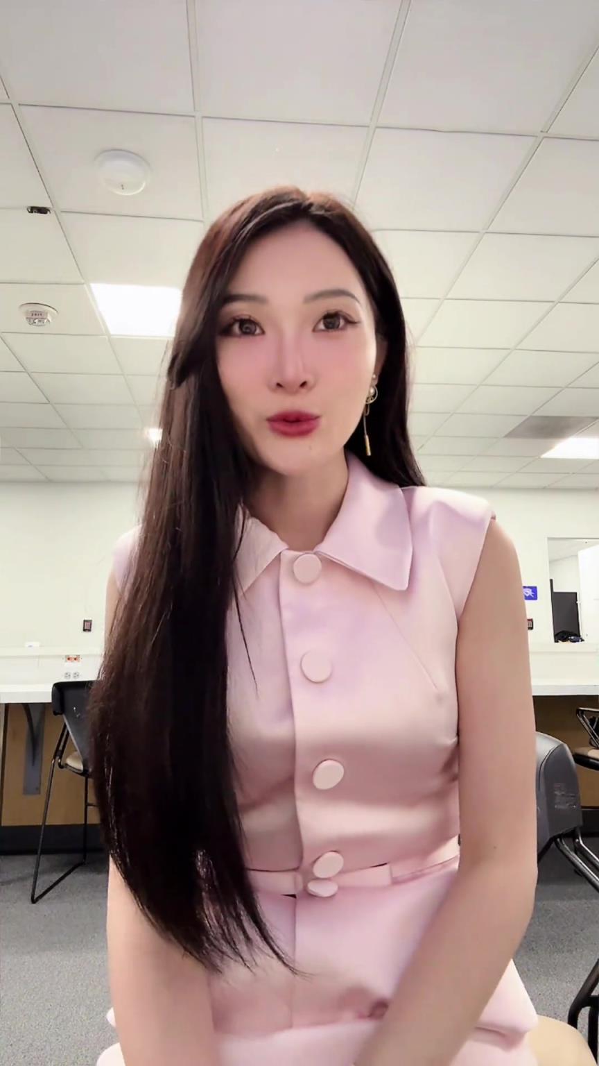 这大眼睛美女记者孟超评雷熊系列赛：两场大胜，还有悬念吗？