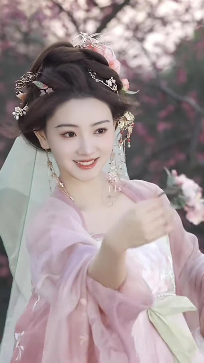 真滴是仙啊！美女主播金佳悦的各种国风装照~什么都能驾驭啊