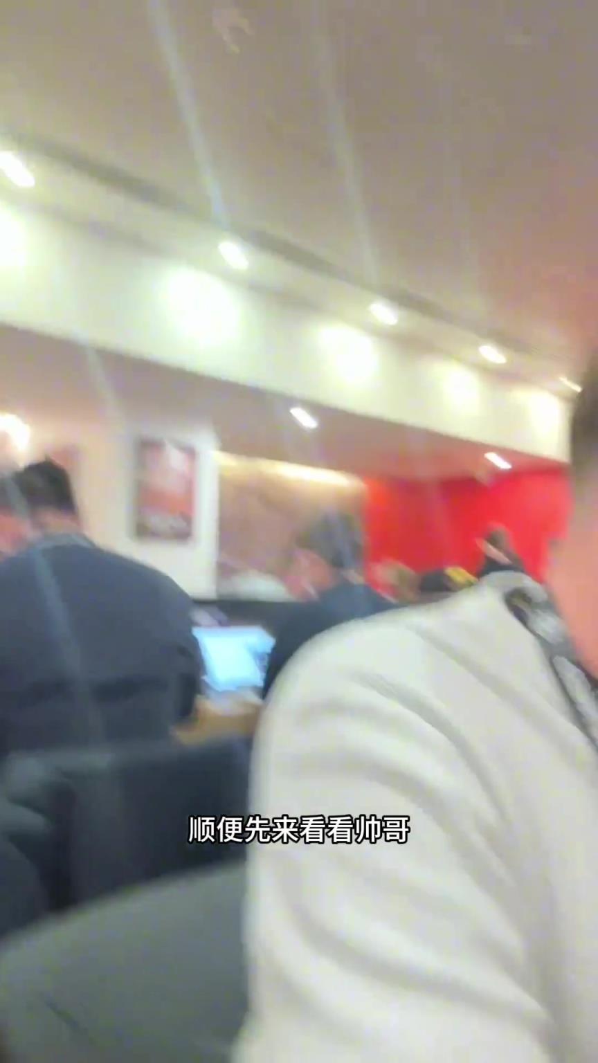 难怪桑乔不开心！大老师带你体验曼联食堂的伙食