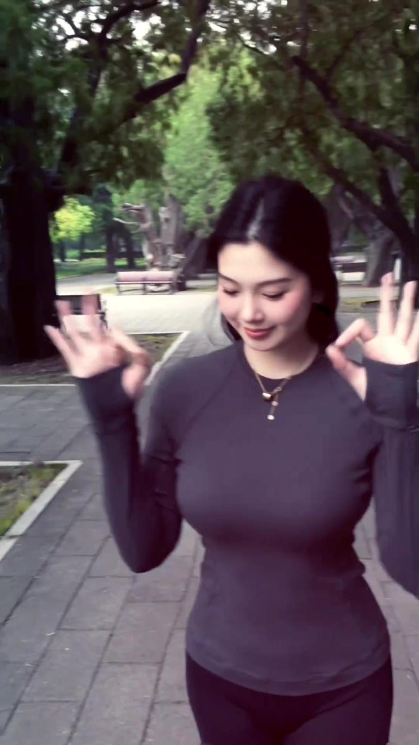 篮球圈的好身材沁纯：没关注～我就在这里等你