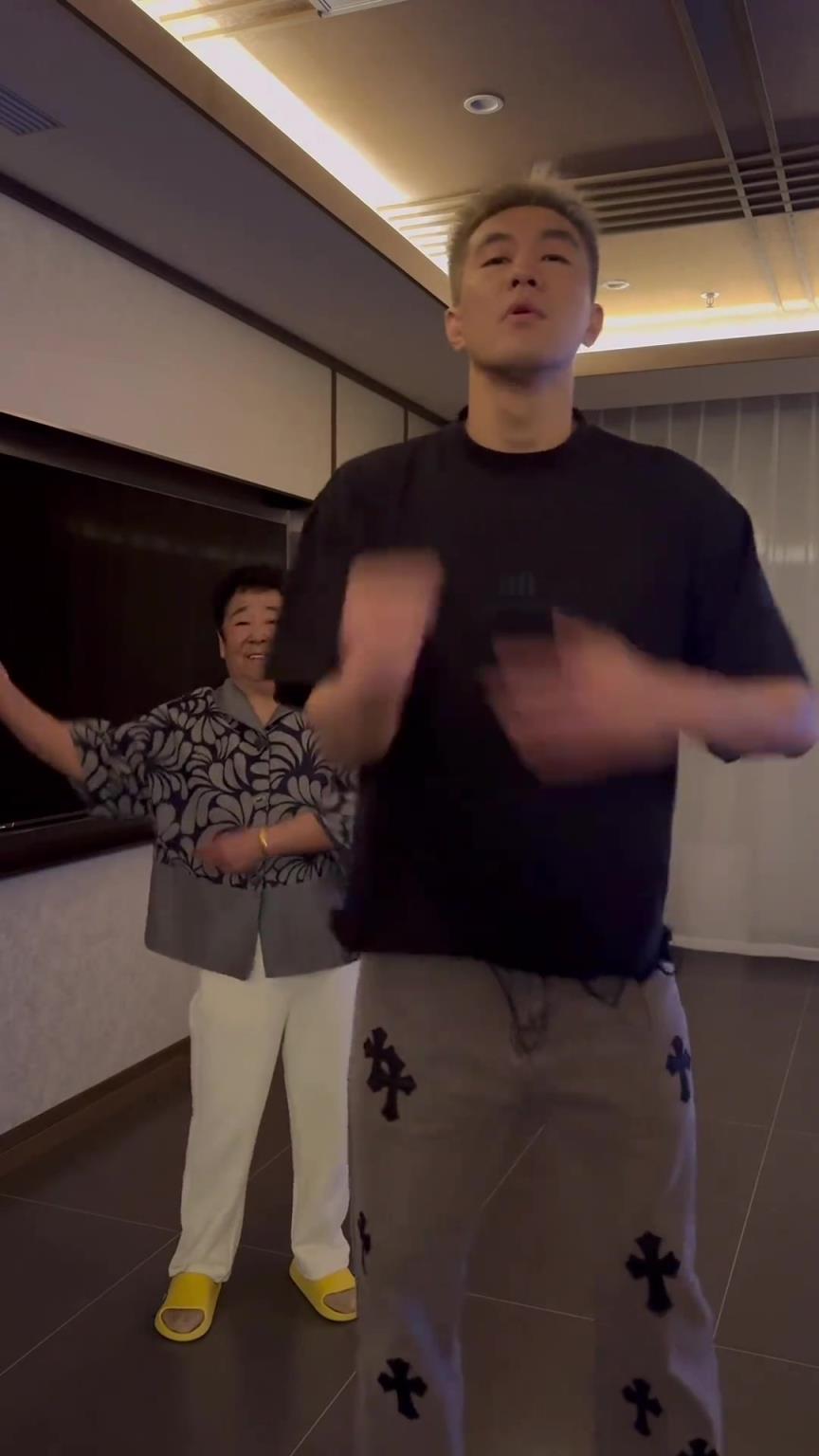 郭艾倫跟田姥姥這段卡點(diǎn)舞各位感覺如何？