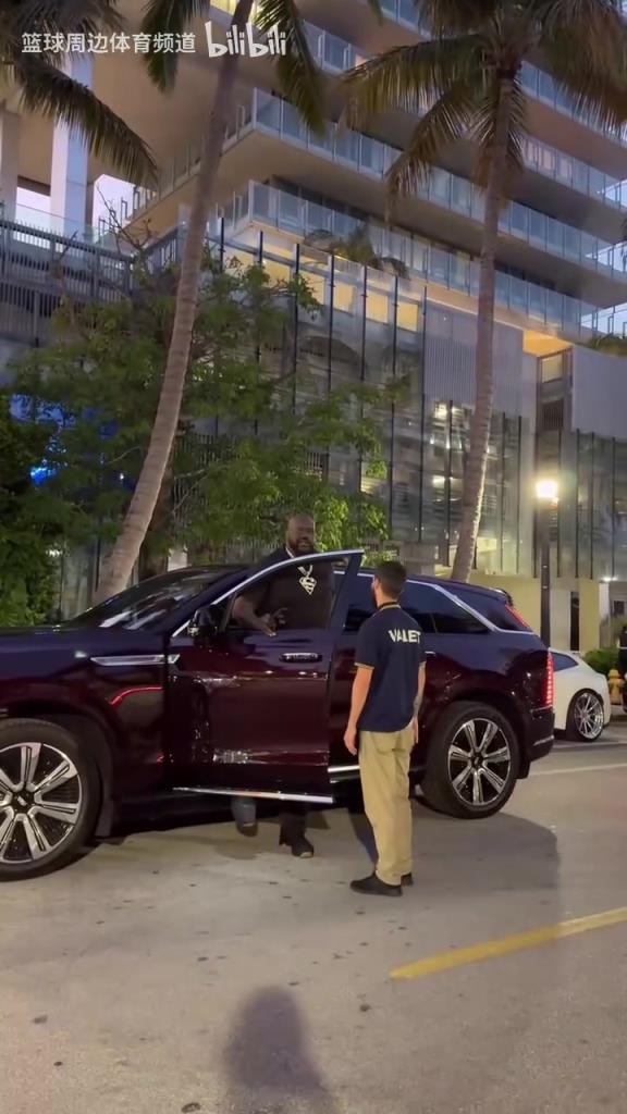 實拍：大鯊魚奧尼爾在邁阿密停車給小費(fèi)！