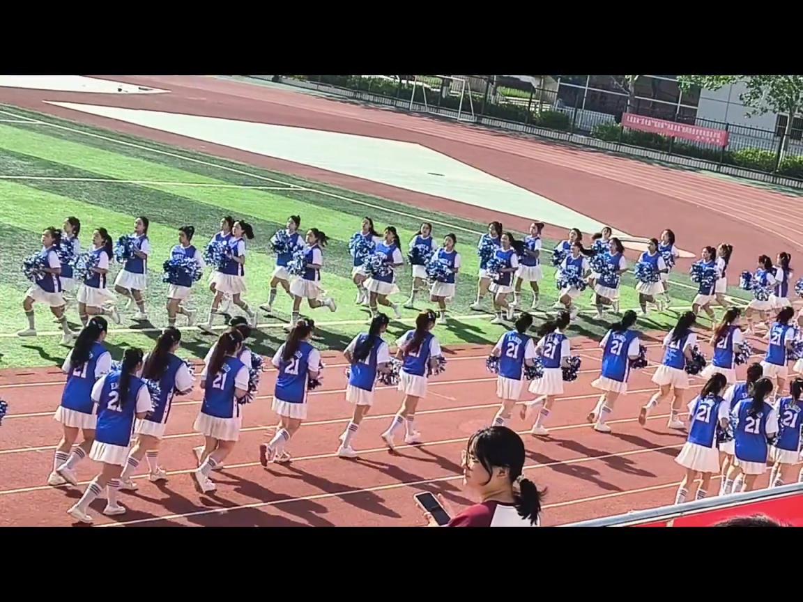 这是哪个学校，你们不要再内涵恩比德啦！
