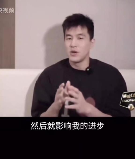 郭艾倫此前談遺憾：按照軌跡發(fā)展覺得還能進(jìn)步的 但腿突然受傷了