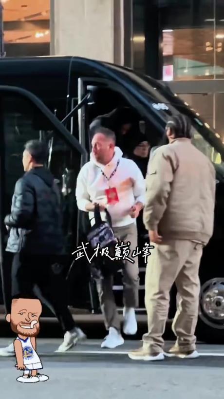 太會節(jié)約了，庫里這座駕拉的人就是多呀！