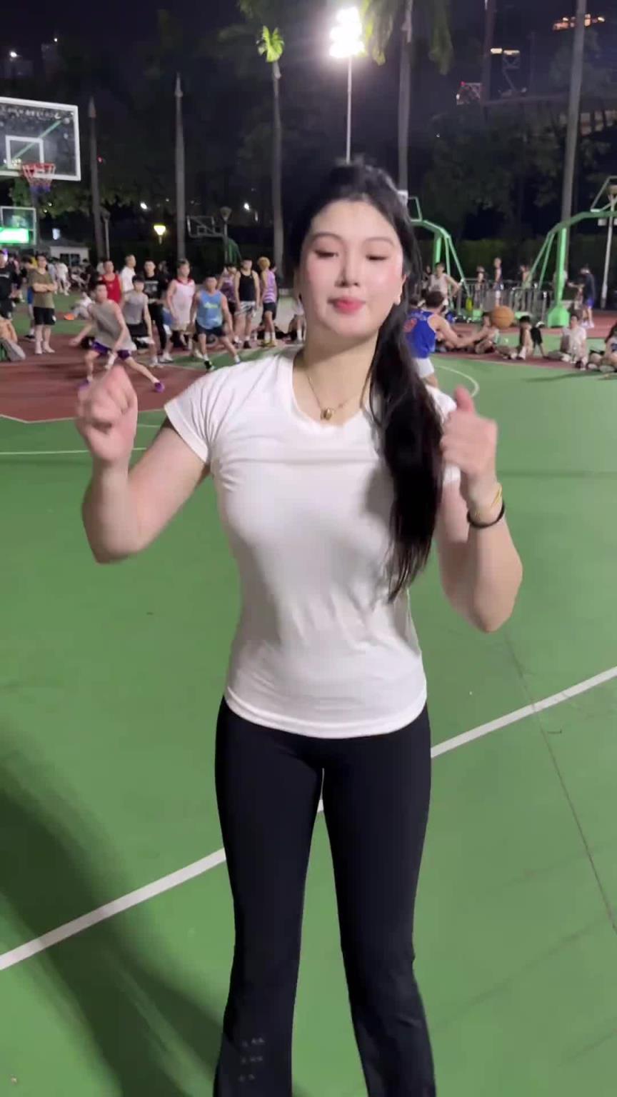 這你能防住嗎？中國卡戴珊肘姐：來感受一下深圳的強度~