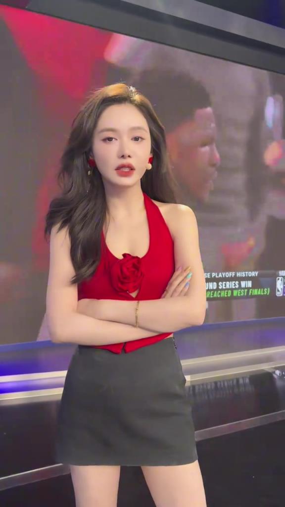 美娜脸色难看：一个兰德尔一个戈贝尔就把湖人打没了