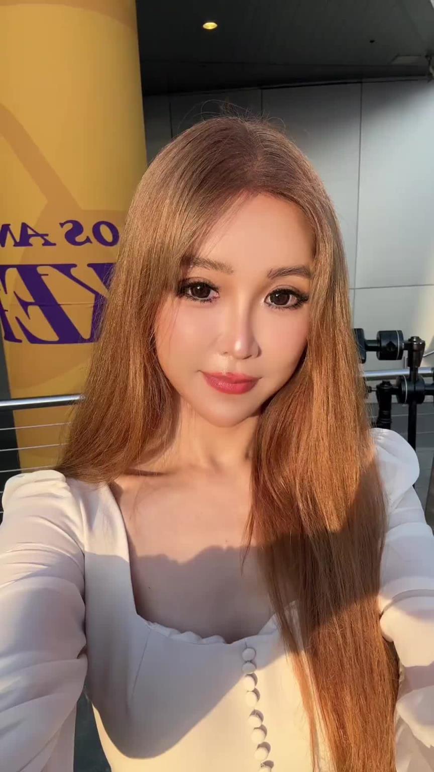 周玲安带你看湖人森林狼生死战球馆外的情景