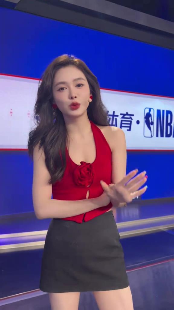 美娜：兰德尔戈贝尔把詹姆斯东契奇打没了 相当炸裂无话可说