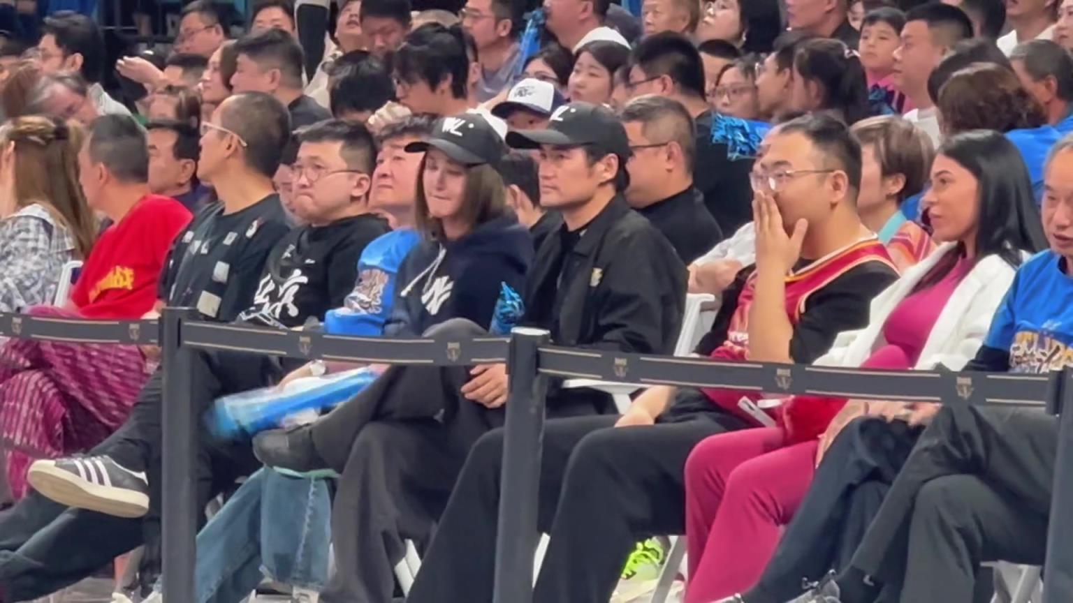 大明星来了！袁弘和张歆艺夫妻来观战京晋半决赛~